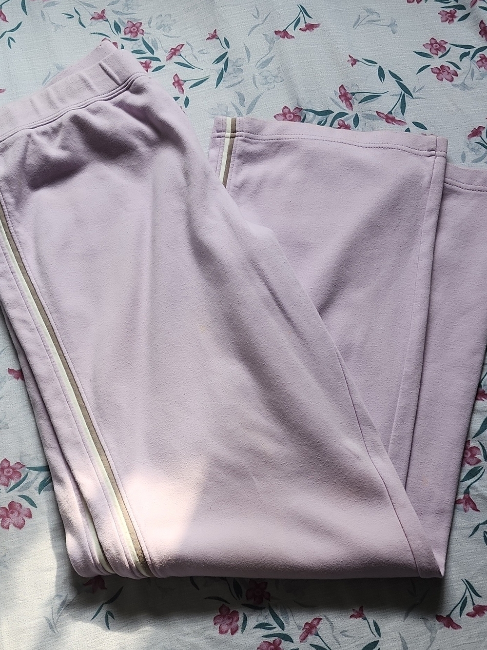 Neiman Marcus Lilac Sweatpants with Cream & Gold Side Stripe
